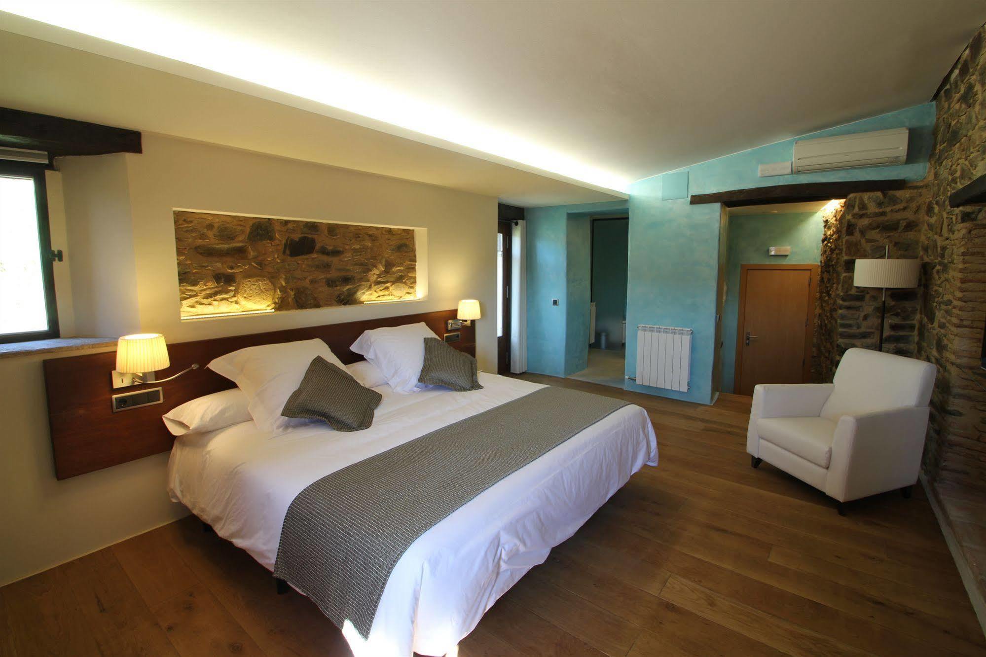 Hotel Can Cuch Canoves Exterior photo